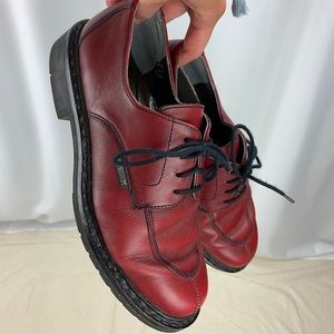 Vintage red mephisto lace up loafers